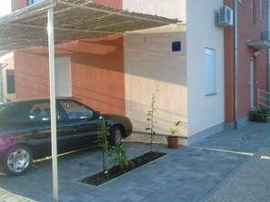 Property grounds - Apartment in Zaton (Zadar) with Balcony, Air condition, WIFI, Washing machine (685-1) (Nin)