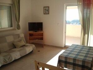 TV - Apartment in Banjol with Seaview, Balcony, Air condition, WIFI (605-1) (Banjol)