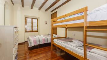 7 soverom, strykejern/-brett, wi-fi (inkludert) og sengetøy