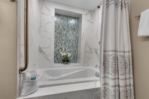 Haartrockner, Seife, Toilettenpapier