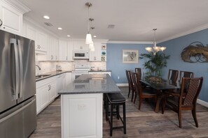 冰箱、微波炉、烤箱、炉灶