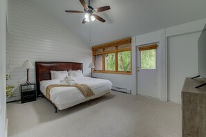 3 bedrooms, iron/ironing board, Internet, bed sheets
