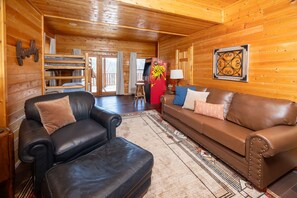 Flat-screen TV, fireplace, video games, DVD player
