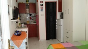 Iron/ironing board, free WiFi, bed sheets, wheelchair access