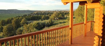 Wranglers Quarters RiverView Cabin - Sevier River Ranch - 1 King bed