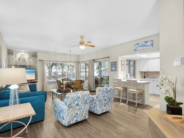 Smart TV - Ground Floor, 4 Minute Walk to the Beach, Umbrellas and Chairs Included (Miramar Beach)