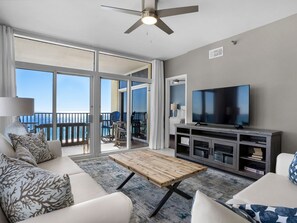 Smart TV, DVD player - Directly on the Beach, Pool, Upscale Furnishings, Free Beach Chair Service (Destin)