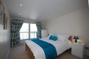 2 bedrooms, iron/ironing board, Internet, bed sheets