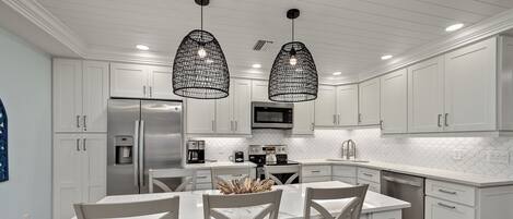 Refrigerador, microondas, horno, placa de cocina