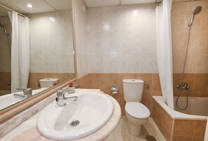 Baignoire, serviettes fournies