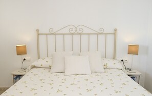 1 chambre, fer et planche Ă repasser, Wi-Fi gratuit, draps fournis