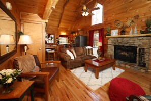 TV, peis, DVD-spiller og bordtennis