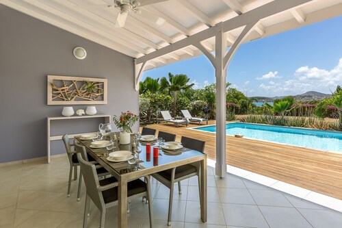 Royal Palm - dream villa with sea and countryside views