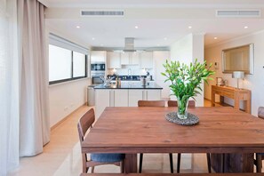 Dining - Premier nº 36 - Luxury modern, spacious apartment (Ferragudo)