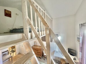 3 slaapkamers, een strijkplank/strijkijzer, gratis wifi, beddengoed