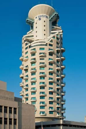 Exterior - Stunning 1BR Apt w Panoramic Sea Views Near Beach (Tel Aviv-Yafo)