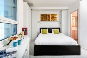 1 bedroom, iron/ironing board, free WiFi - Stunning 1BR Apt w Panoramic Sea Views Near Beach (Tel Aviv-Yafo)