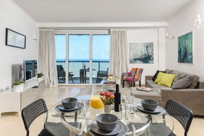 Dining - Stunning 1BR Apt w Panoramic Sea Views Near Beach (Tel Aviv-Yafo)