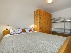 1 chambre, fer et planche à repasser, Wi-Fi gratuit, draps fournis