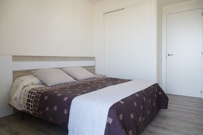 2 bedrooms, iron/ironing board, free WiFi, bed sheets - Modern & Cozy Family Apartment · Pool · Wifi · SALOU RESIDENCIAL (Salou)