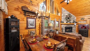 Dining - New Hot Tub, Beautiful Cabin, Resort Pool, Putt Putt, Golf, 5mi to Pigeon Forge (Sevierville)
