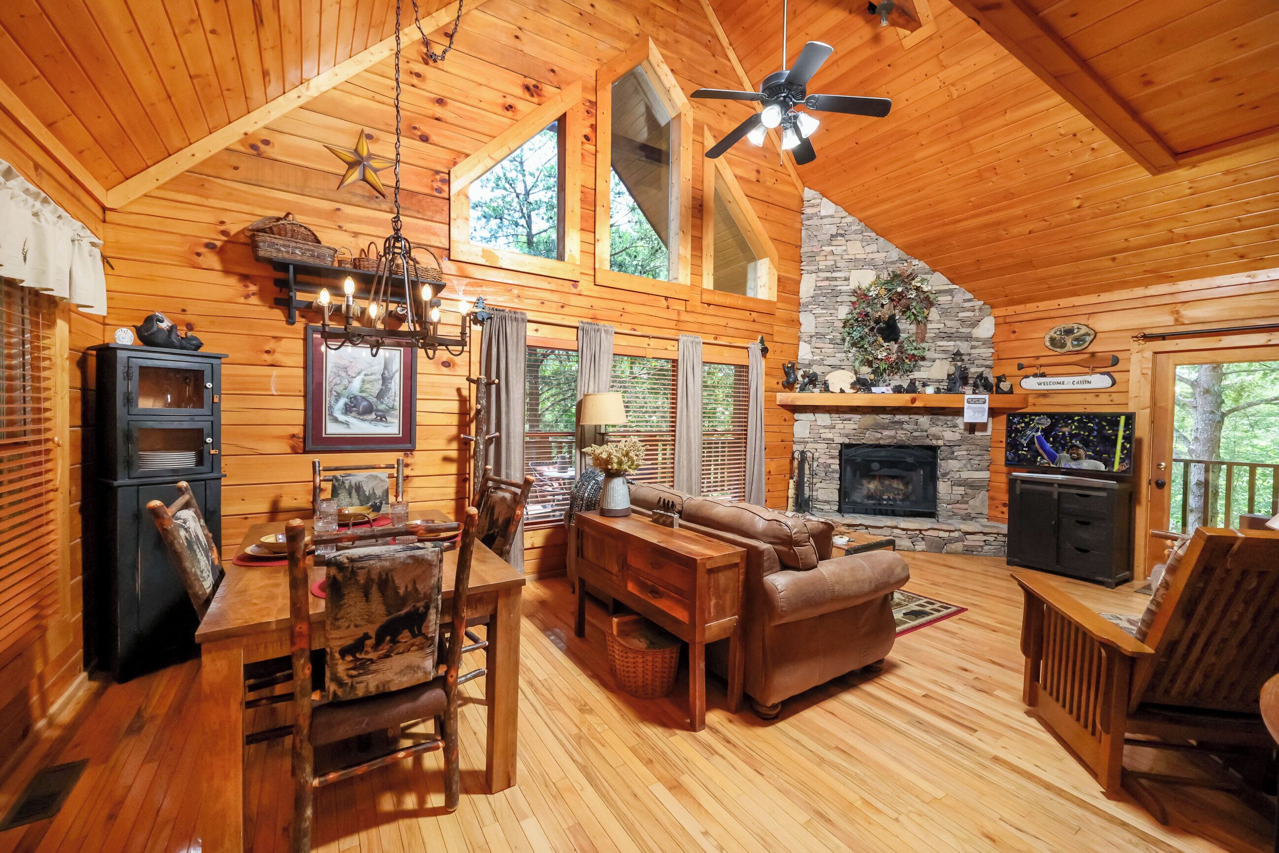 Fernseher, Kamin, DVD-Player, Tischtennisplatte