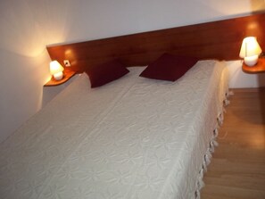 2 bedrooms, free WiFi, bed sheets, wheelchair access