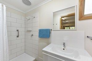 Park Ensuite Cabin | Baño | Regadera, regadera tipo lluvia, amenidades de baño gratuitas