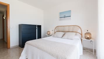 2 dormitorios, tabla de planchar con plancha, wifi gratis y ropa de cama