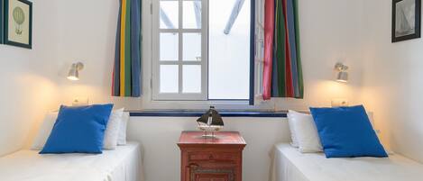 3 bedrooms, in-room safe, iron/ironing board, free WiFi