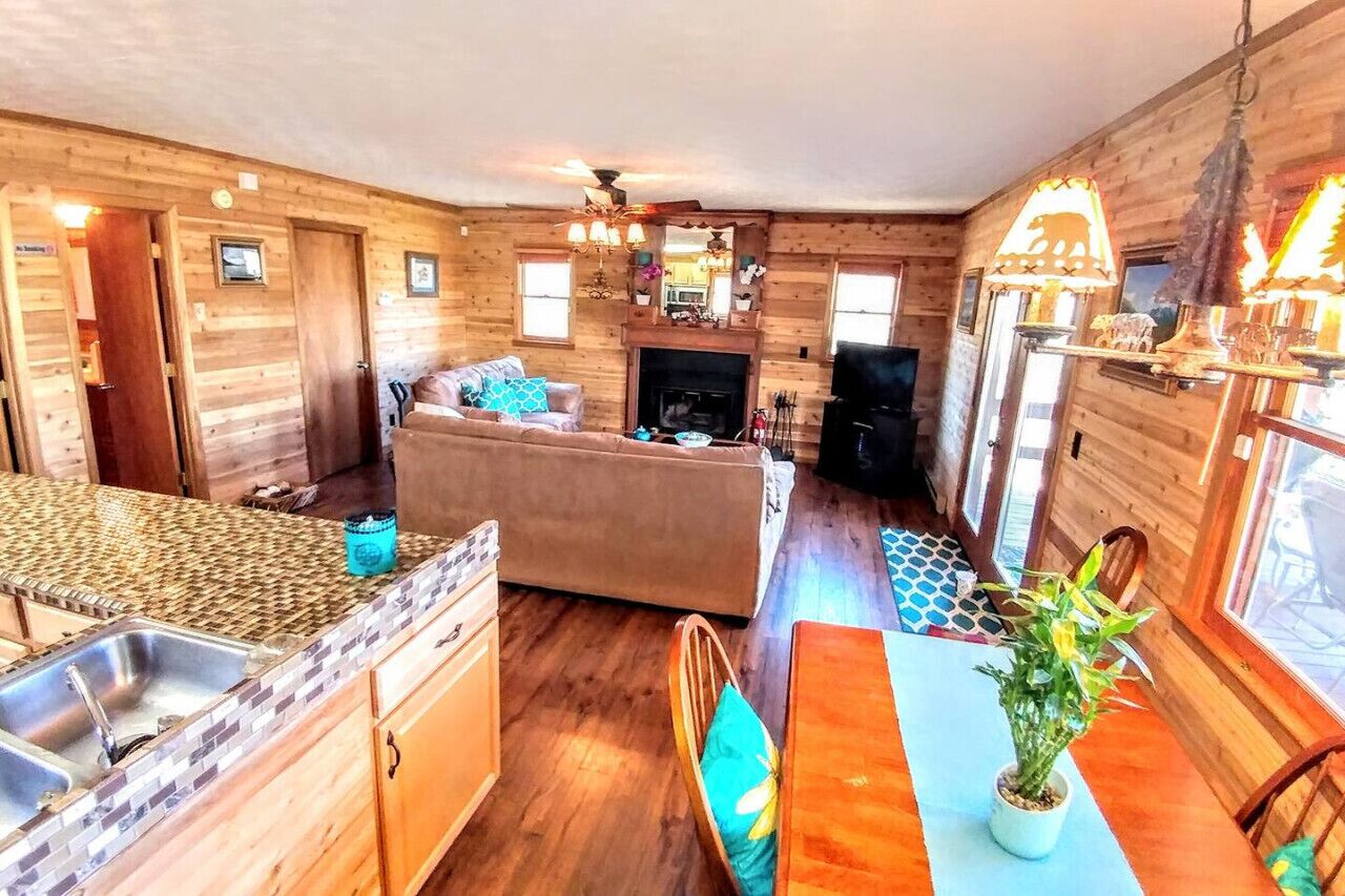 Televisión y chimenea 