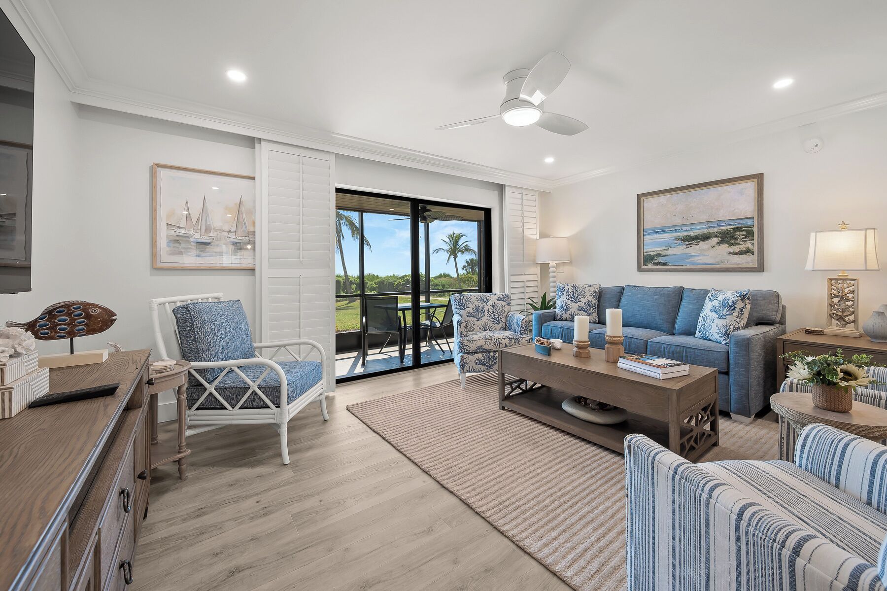 テレビ、DVD プレーヤー