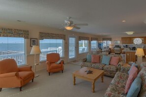 TV, books - "Holden Peach" - Luxury Oceanfront Home, 4 Bedrooms / 4.5 Bathrooms (Holden Beach)