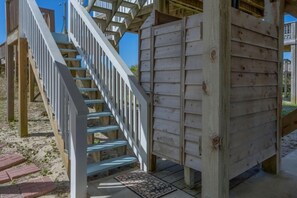 Property grounds - "Holden Peach" - Luxury Oceanfront Home, 4 Bedrooms / 4.5 Bathrooms (Holden Beach)