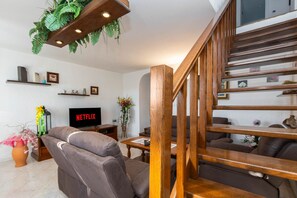 TV, fireplace