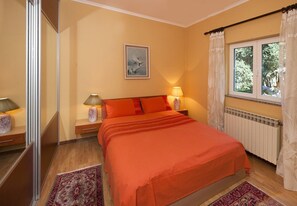 1 bedroom, iron/ironing board, free WiFi, bed sheets
