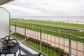 Property grounds - Top sea view, one-room apartment, modern, directly on the beach with sauna and WLAN (Norderney)