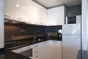 Fridge, microwave, oven, coffee/tea maker