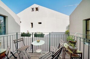 Unclassified image, 2 of 17, button - Mamad Sunny Escape w/ Balcony & Modern Comfort (Tel Aviv-Yafo)