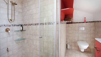 Combined shower/bathtub, hair dryer