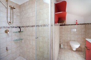 Combined shower/tub, hair dryer