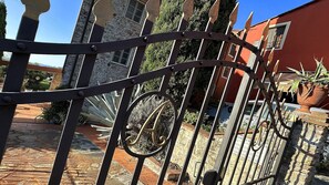 Exterior detail - Country House / Farm House in Chiatri with 4 bedrooms sleeps 8 (Chiatri)