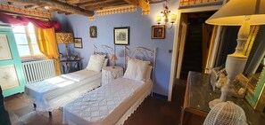 4 bedrooms, travel crib, free WiFi