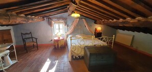 4 bedrooms, travel crib, free WiFi