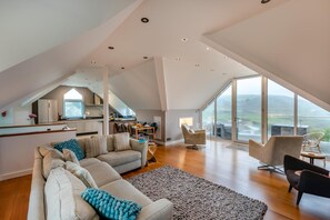 A spacious loft with a kitchen, dining area, and seating area with a view. - 3 Bed in Woolacombe (oc-ocvill) (Woolacombe)