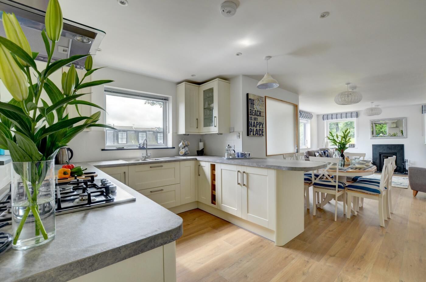 Microwave, oven, dishwasher, cookware/dishes/utensils