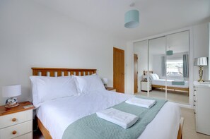 4 chambres, fer et planche à repasser, Wi-Fi gratuit, draps fournis