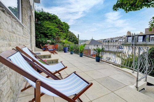 4 Bed in Ilfracombe (oc-autumn)