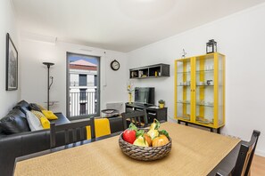 Flat-screen TV - Arco da Graça (Lisbon)
