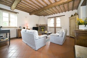 Téléviseur, foyer, lecteur de DVD, chaîne audio